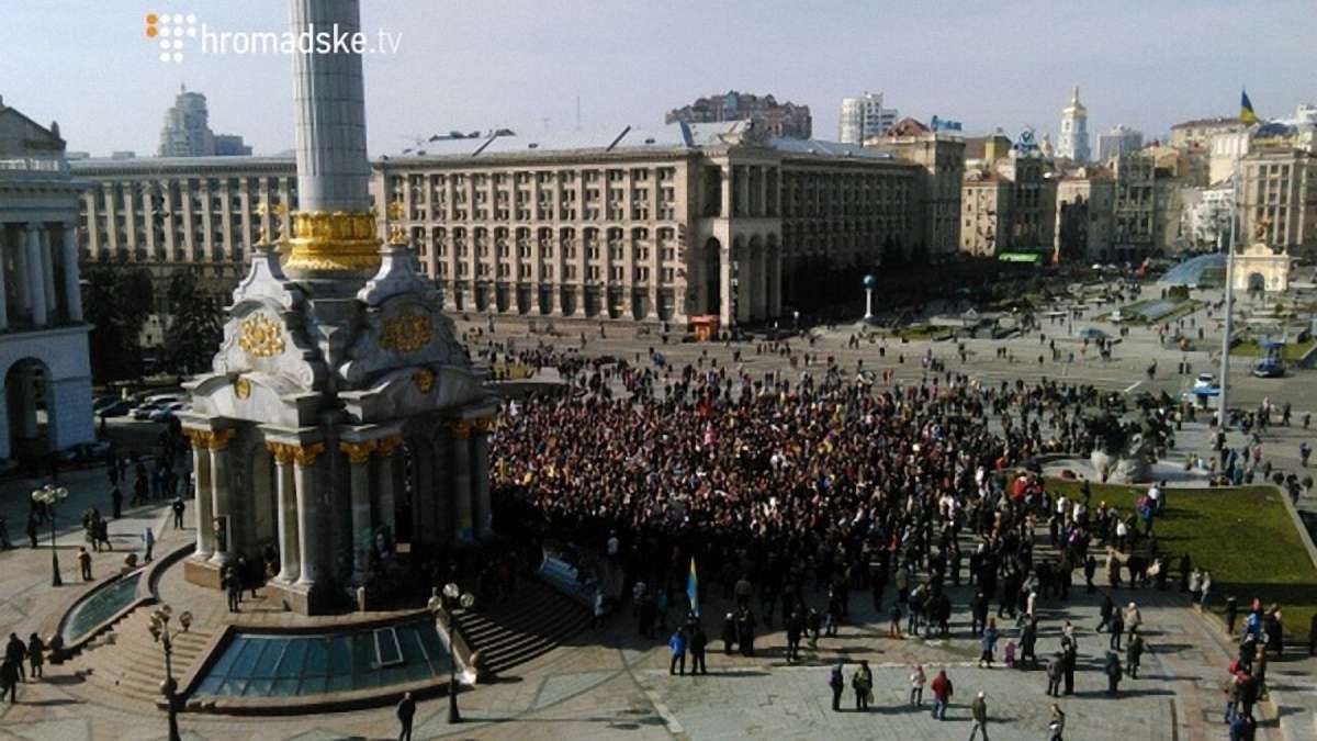 Кілька сотень людей прийшли на Майдан Незалежності підтримати Надію Савченко