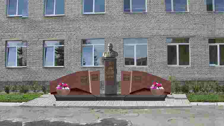 Коло пам'ятника генералу Кульчицькому у Львові встановлять гранітний меморіал