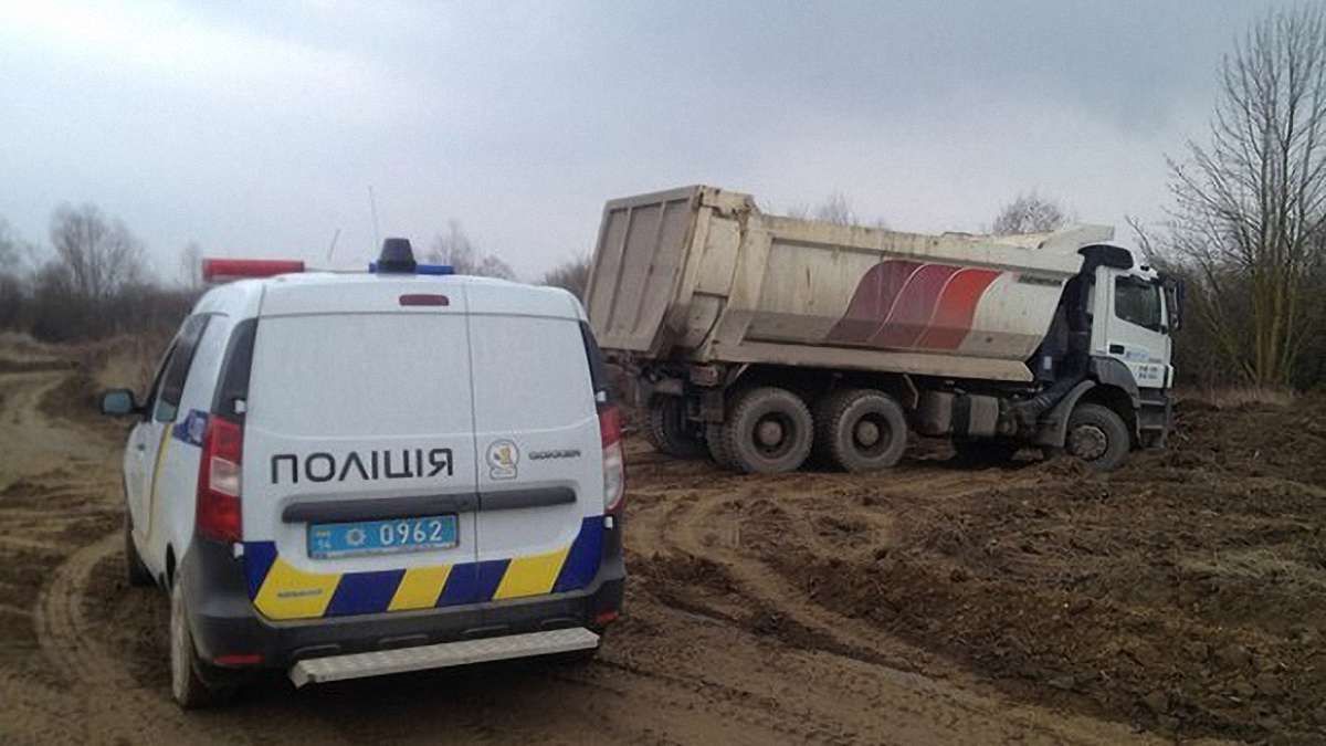 На Самбірщині «Онур» незаконно видобуває гравій із Дністра