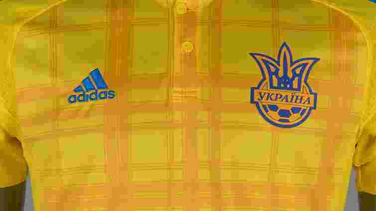 Adidas виготовила для українських футболістів форму із картатим візерунком