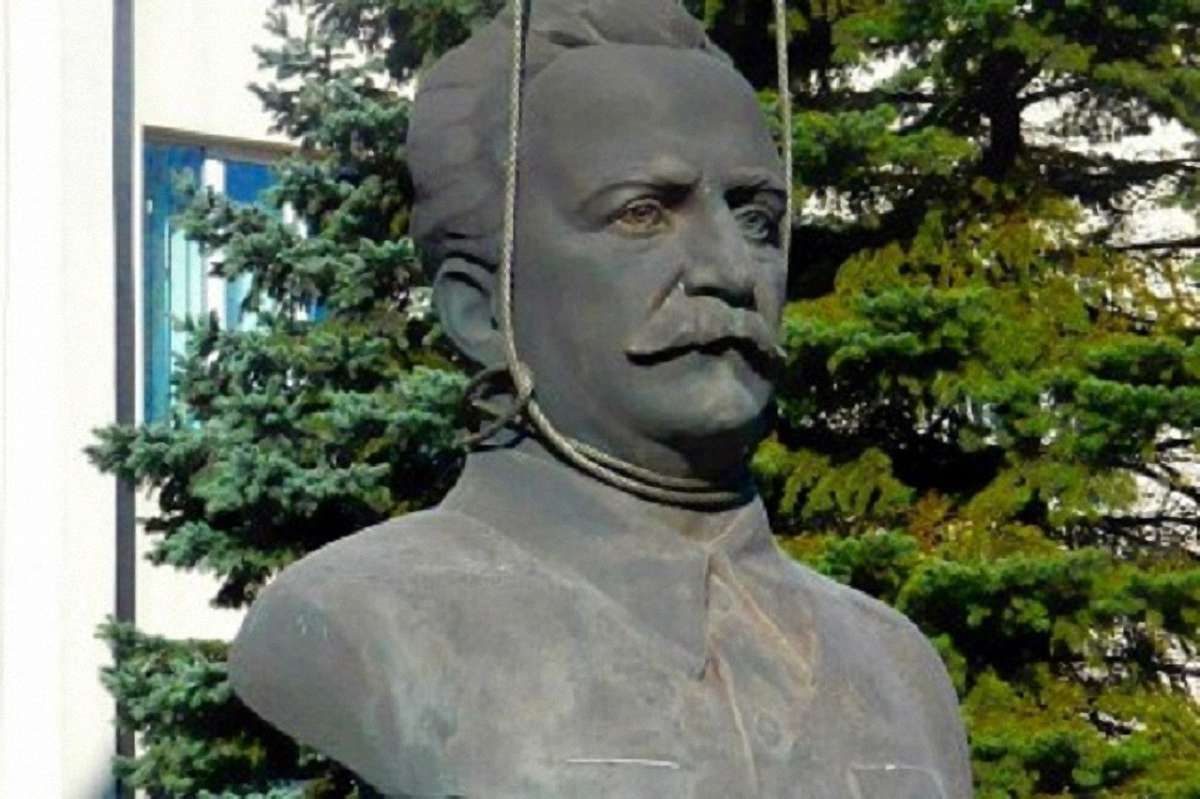 У Запоріжжі демонтували пам’ятник радянському діячу Орджонікідзе
