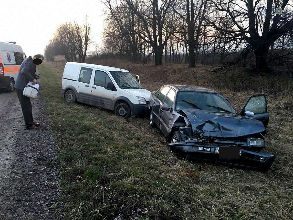 Внаслідок ДТП на трасі Київ-Чоп загорівся легковик