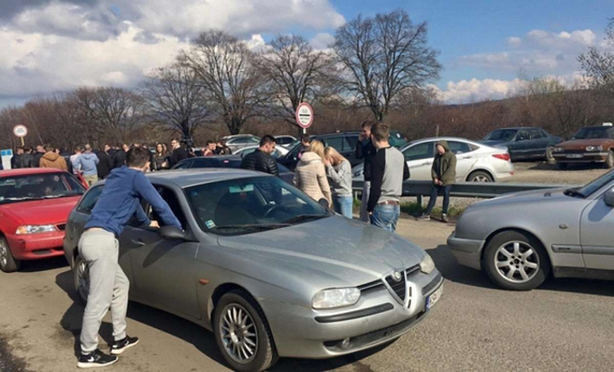 На Закарпатті автомобілісти припинили блокування на українсько-словацькому кордоні