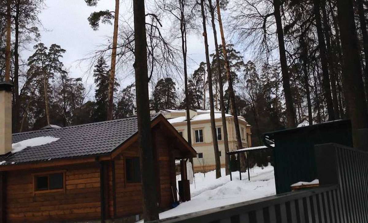 Журналісти розшукали особняк Азарова на Рубльовці
