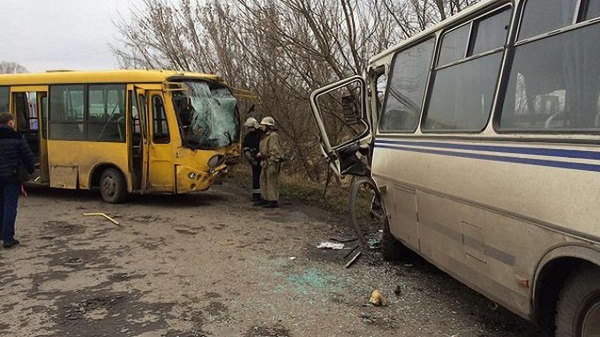Поблизу Червонограда зіткнулися два пасажирських автобуси