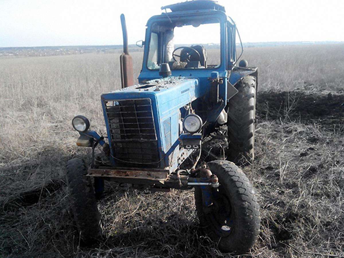 Під Маріуполем на міні бойовиків підірвався трактор