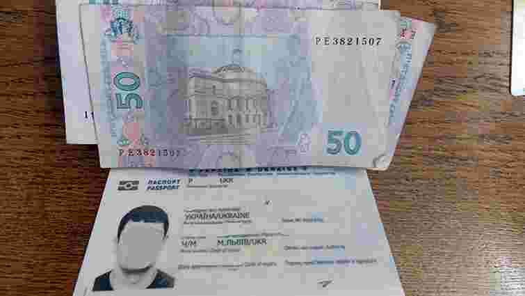 Львівські прикордонники затримали водія за хабар у 150 грн