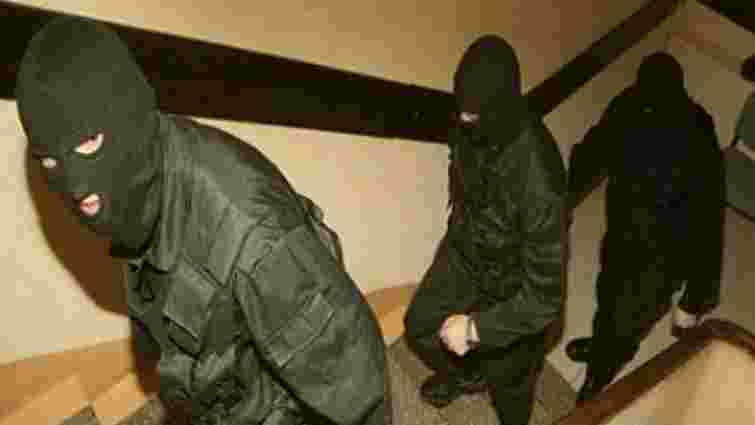 У Києві невідомі увірвалися в квартиру бійця, який затримував російських ГРУшників