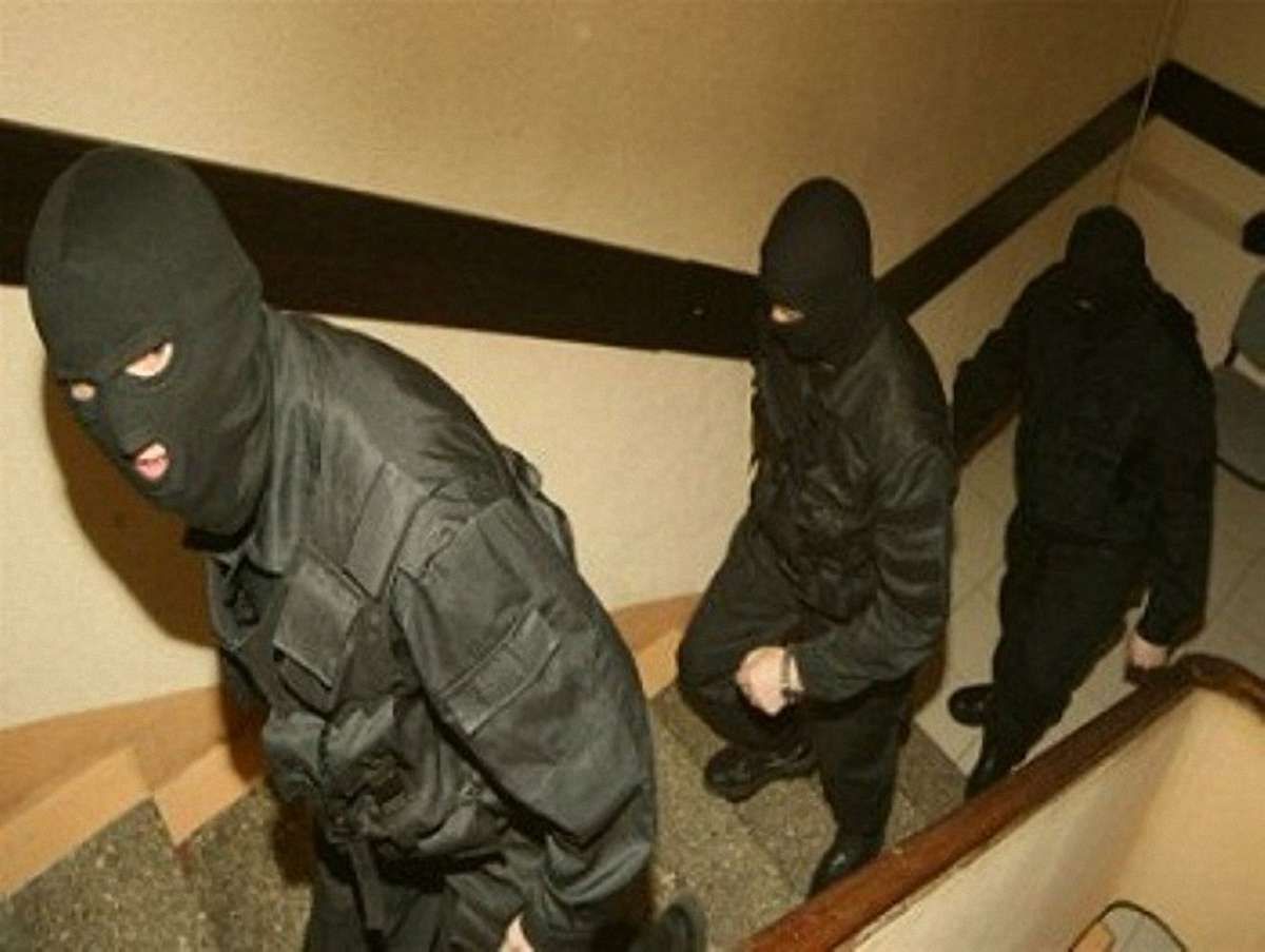 У Києві невідомі увірвалися в квартиру бійця, який затримував російських ГРУшників
