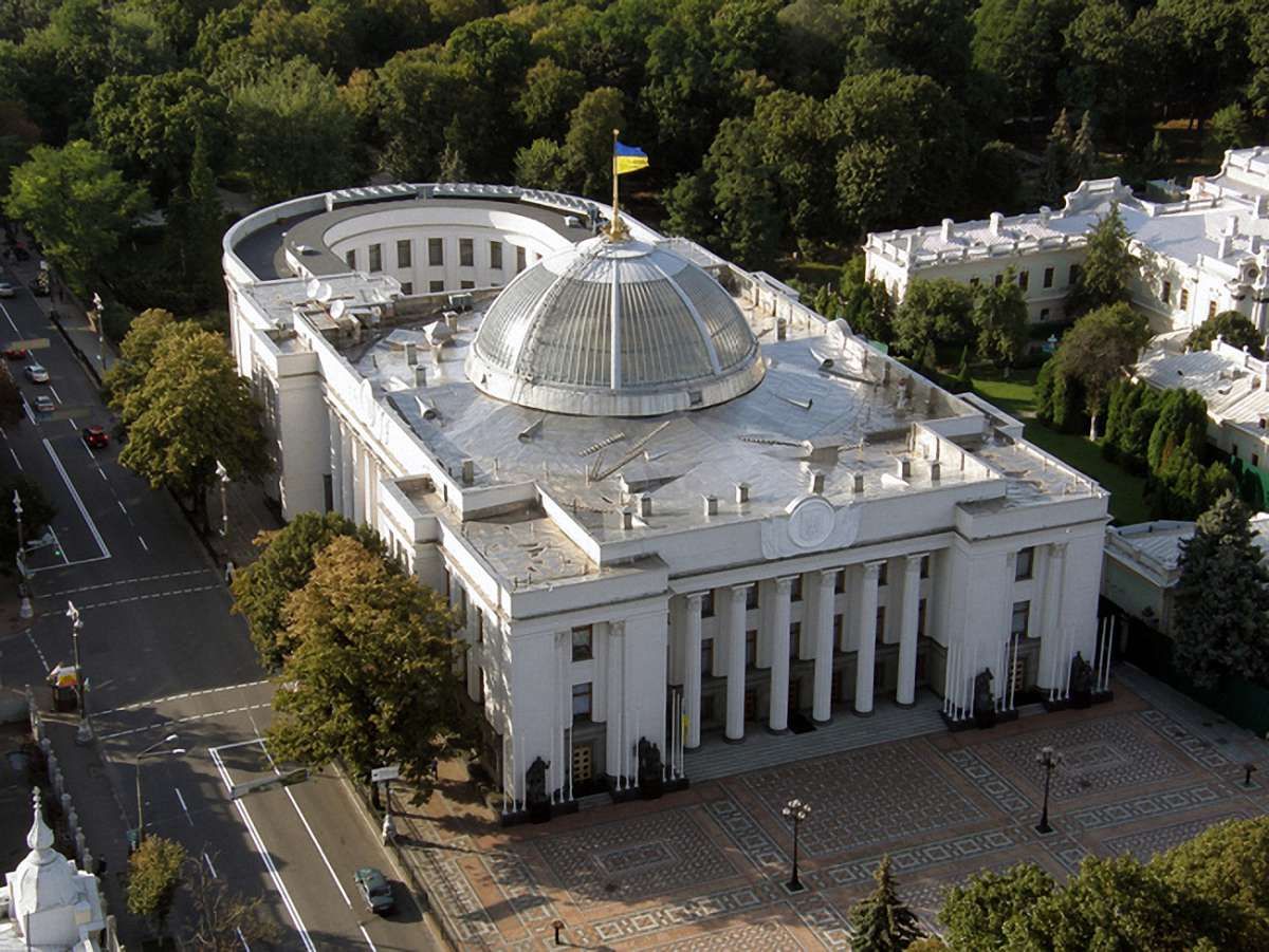 Київський суд відмовився розглядати «мовний» позов до Верховної Ради