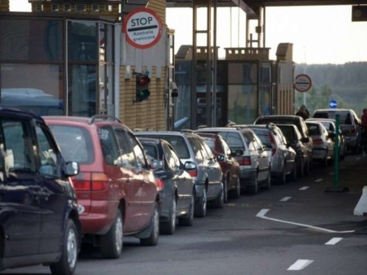 Москаль пропонує збільшити до року термін перебування в Україні авто з іноземними номерами