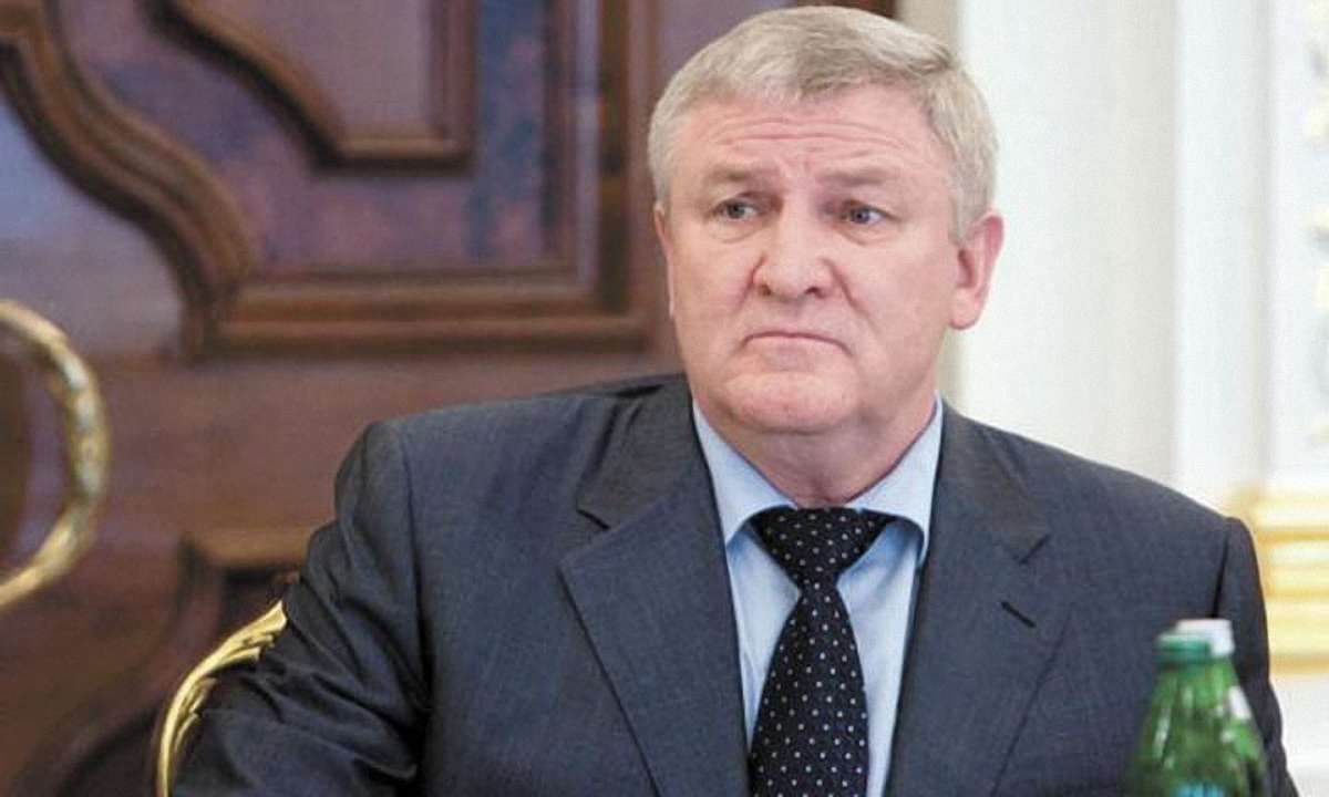 Матіос пояснив, чому досі не затримали екс-міністра оборони Єжеля