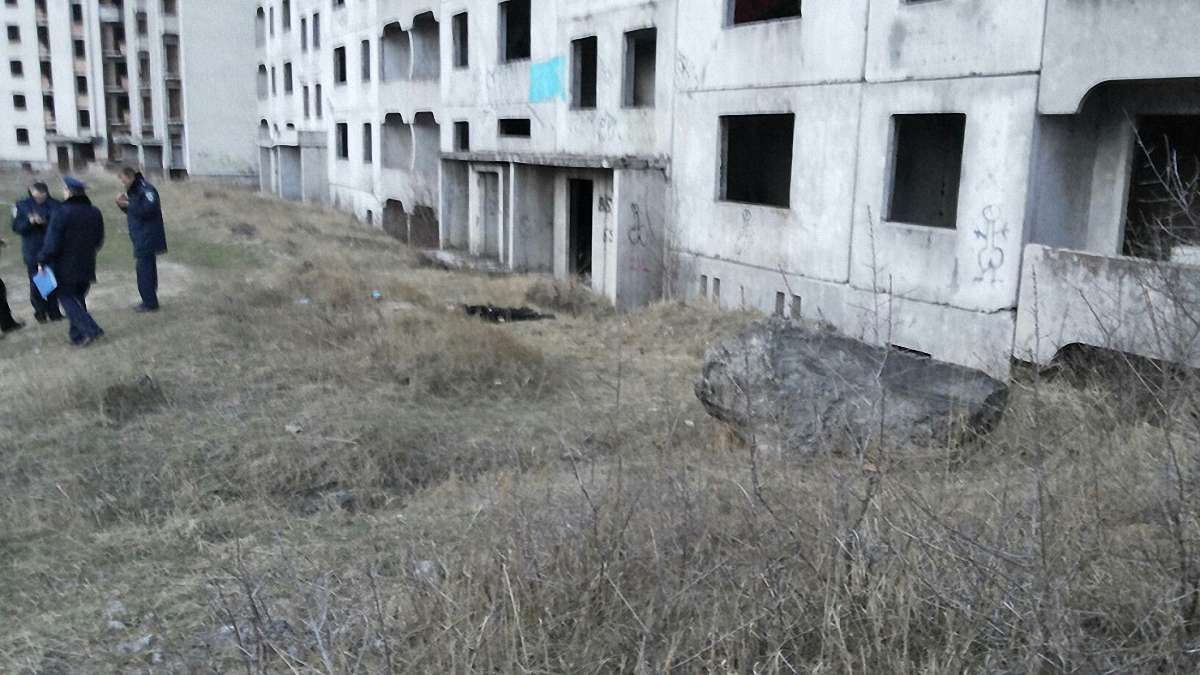 Поблизу цвинтаря у Львові знайшли труп хлопця