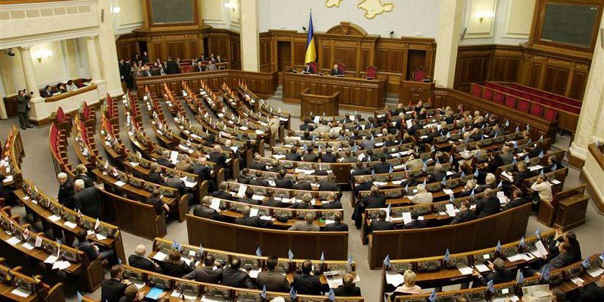 Верховна Рада хоче підвищити втричі зарплату депутатам