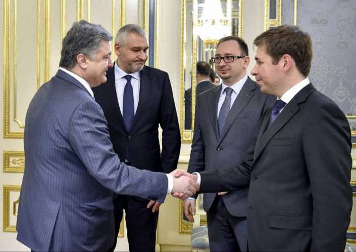 Порошенко зустрівся із адвокатами Надії Савченко