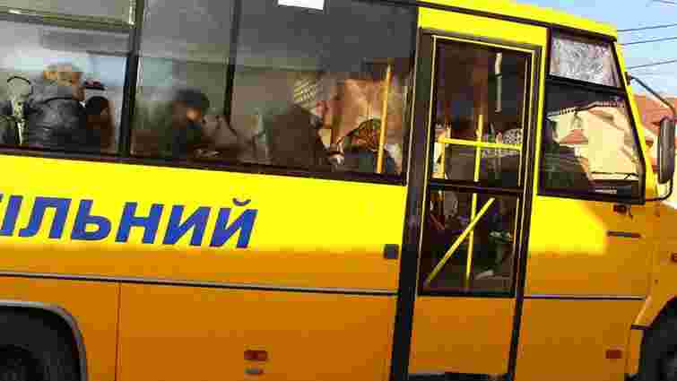 У Винниках шкільний автобус перетворився на громадський транспорт