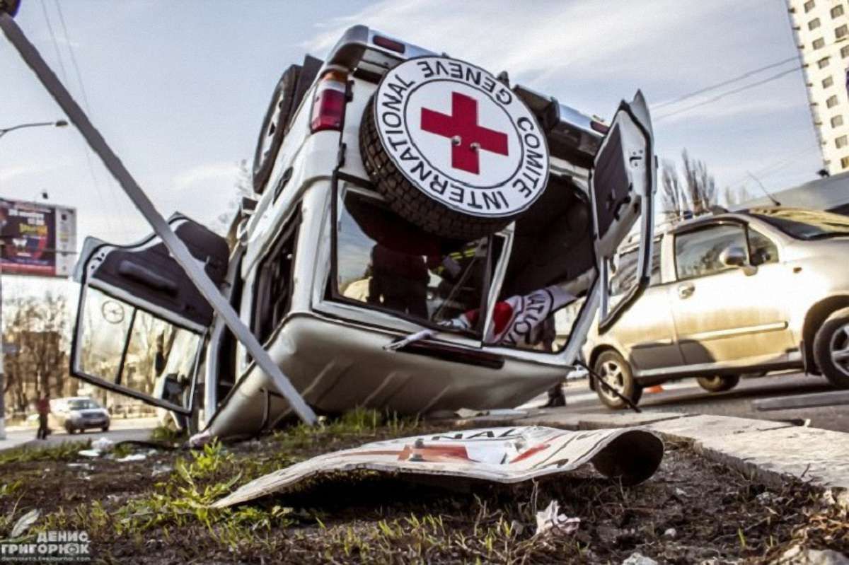 «Червоний Хрест» потрапив в аварію у Донецьку
