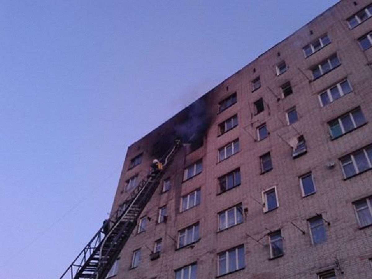 Внаслідок пожежі в гуртожитку на Львівщині шпиталізували чотирьох людей