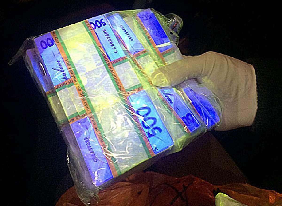 На хабарі ₴300 тис. затримали посадовця банку у Львові