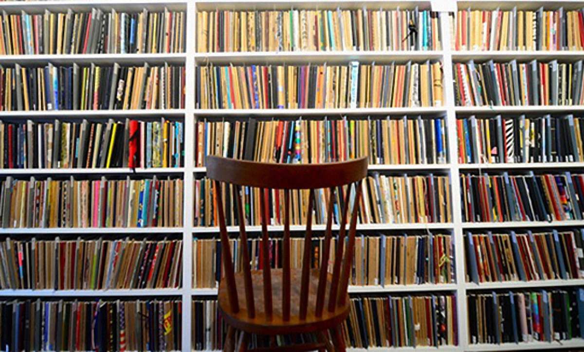 Депутати Львівської міськради розпочали книжковий флешмоб