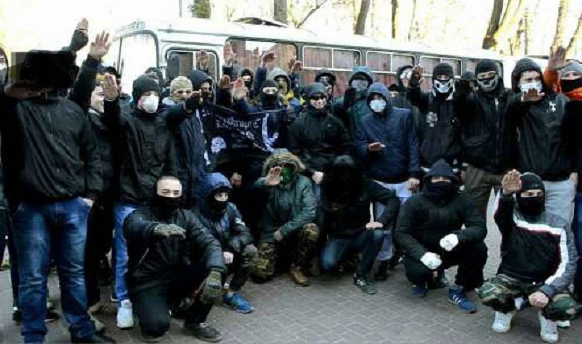 Відповідальність за сутички з ЛГБТ-активістами взяли на себе радикали, пов'язані з «Азовом»