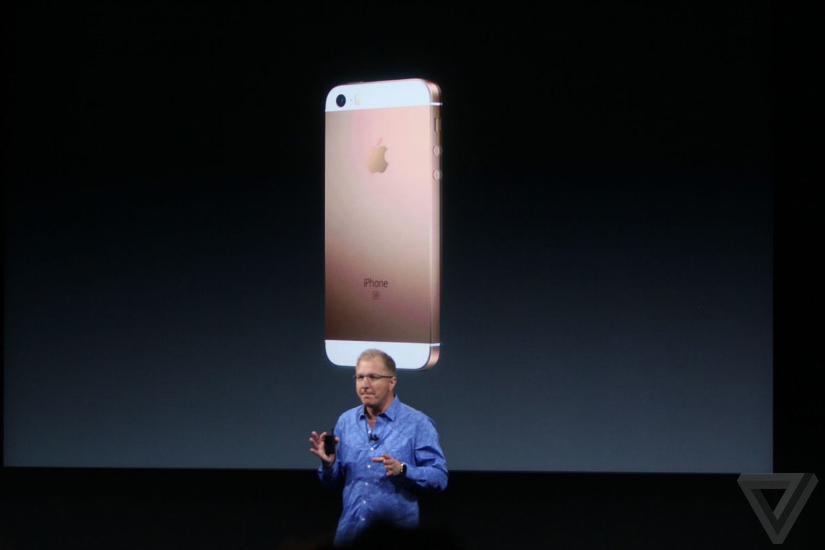 Apple представила новий iPhone SE і зменшену версію iPad Pro