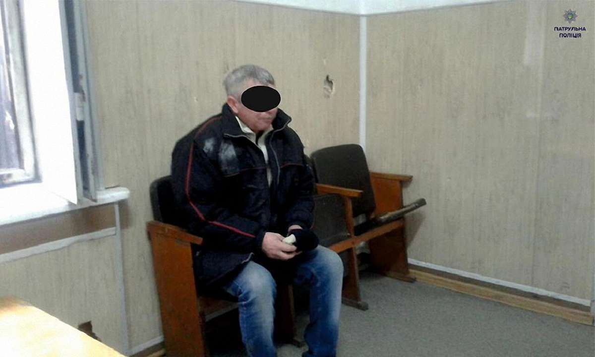 54-річний промоутер у центрі Львова намагався розбестити 14-річних підлітків 