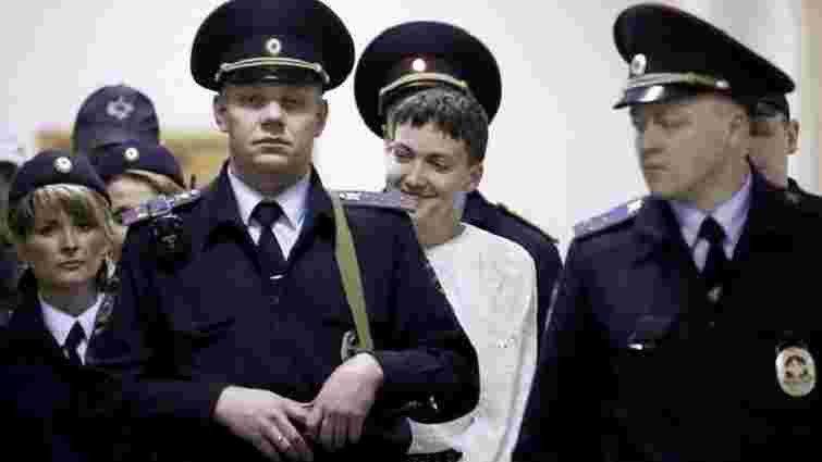Надію Савченко доставили до суду для оголошення вироку під наглядом 16 автоматників