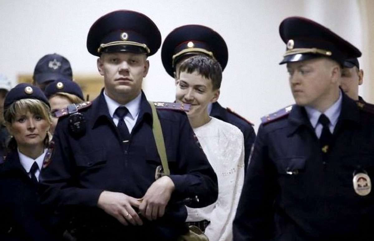 Надію Савченко доставили до суду для оголошення вироку під наглядом 16 автоматників