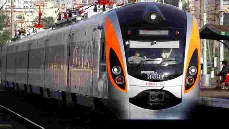 Пасажирів поїзда Київ-Дніпропетровськ евакуювали через повідомлення про замінування