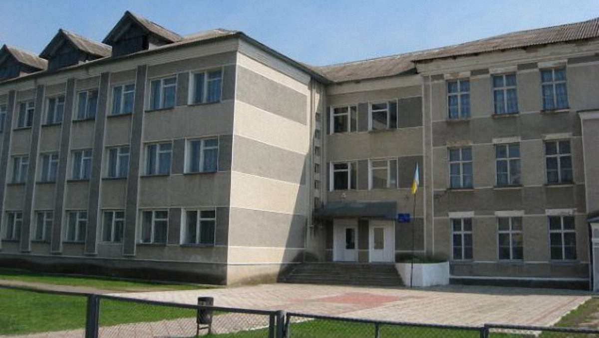 На Івано-Франківщині вчителька у присутності дітей жорстоко побила ученицю