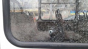 У Львові розбили вікно у маршрутці