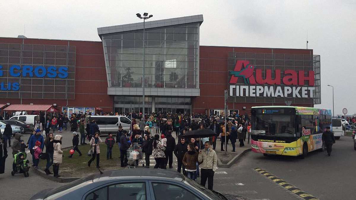 Через повідомлення про замінування із ТРЦ «King Cross Leopolis» евакуювали 6 тис. людей