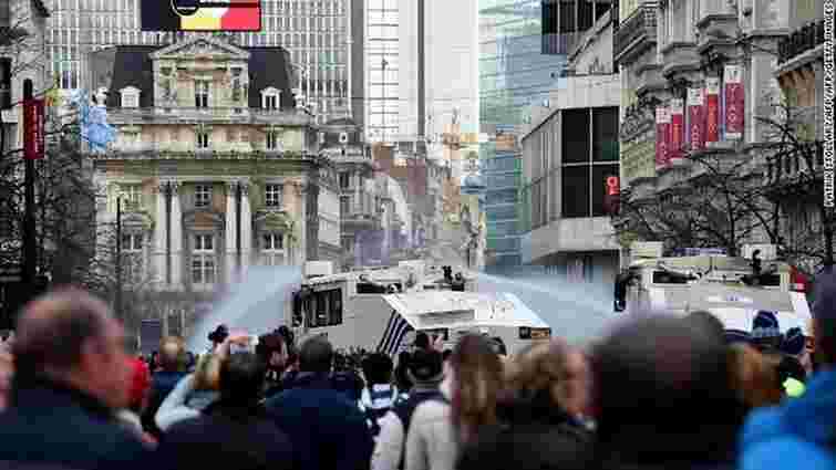 У Брюсселі поліція водометами розігнала ультрасів