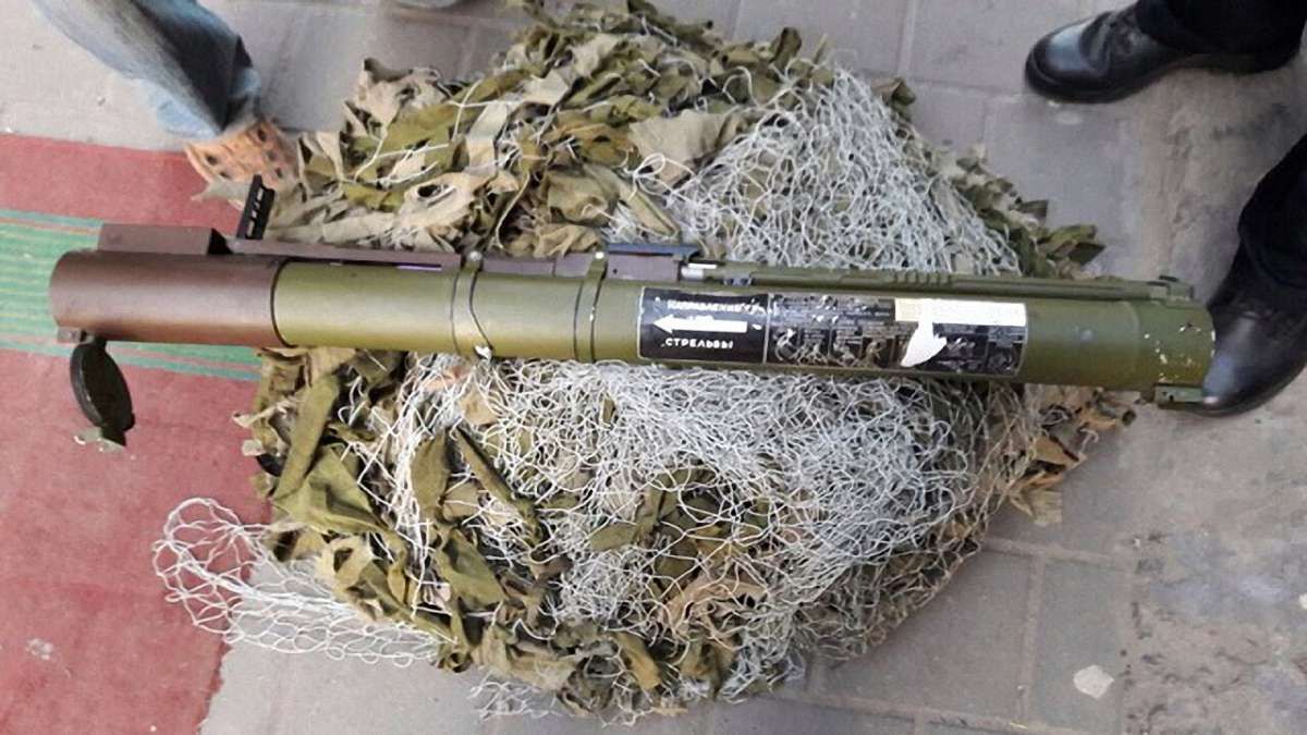 У центрі Львова поліція затримала невідомого з тубусом від РПГ
