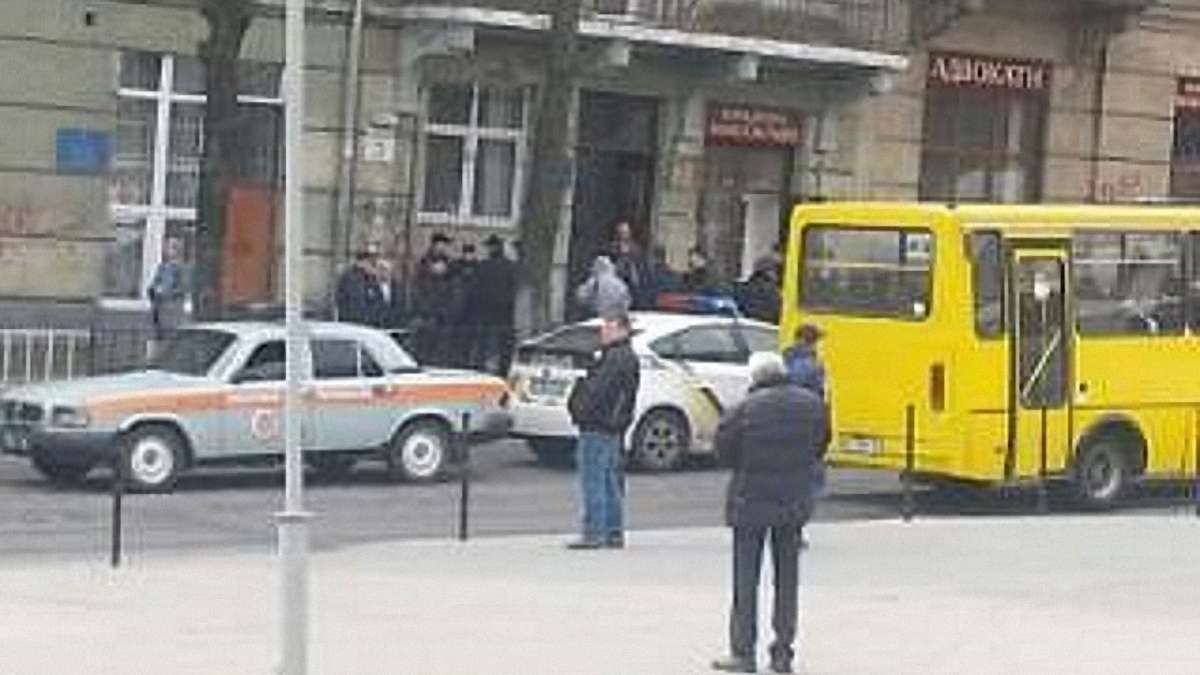 У Львові шукають вибухівку в Залізничному суді