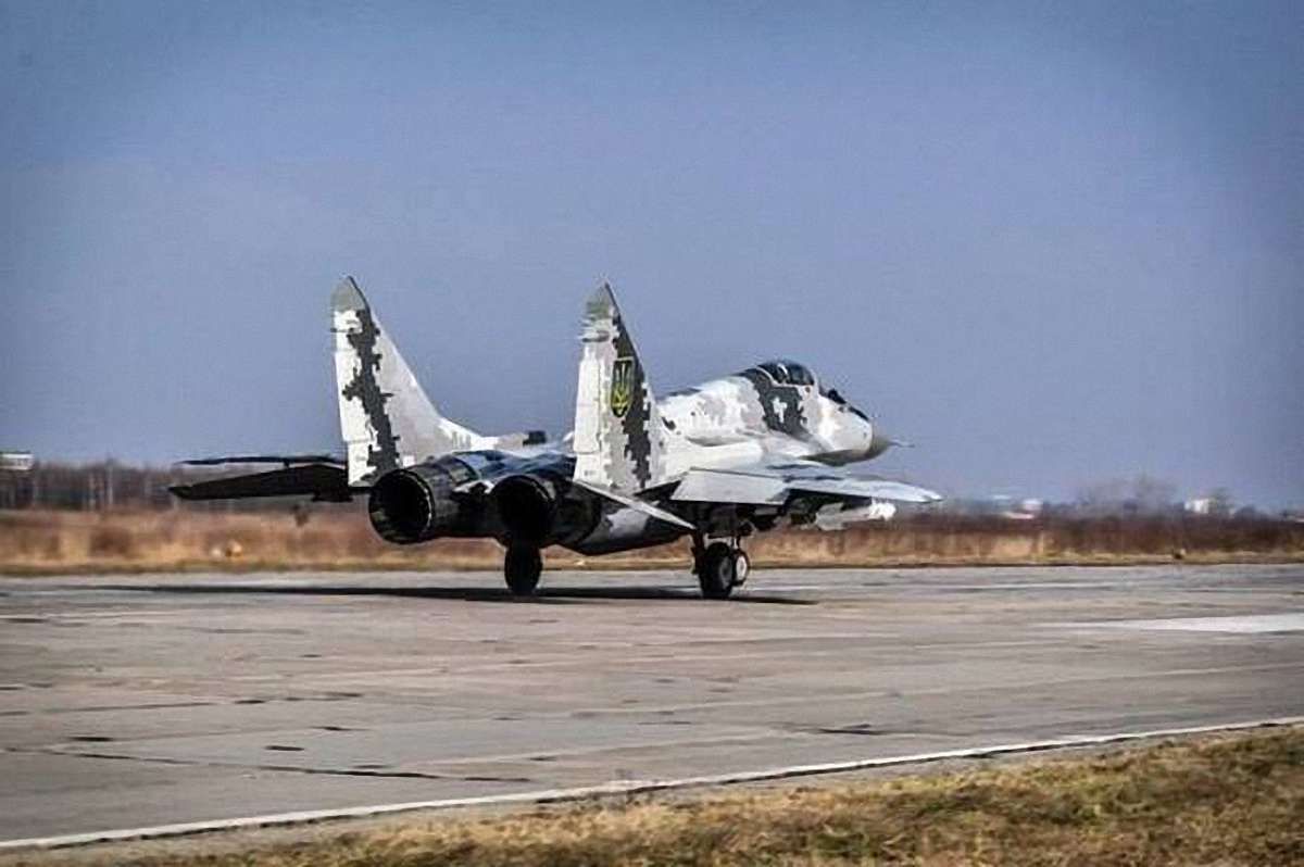 Івано-Франківcькій авіаційній бригаді передали відремонтовані винищувачі