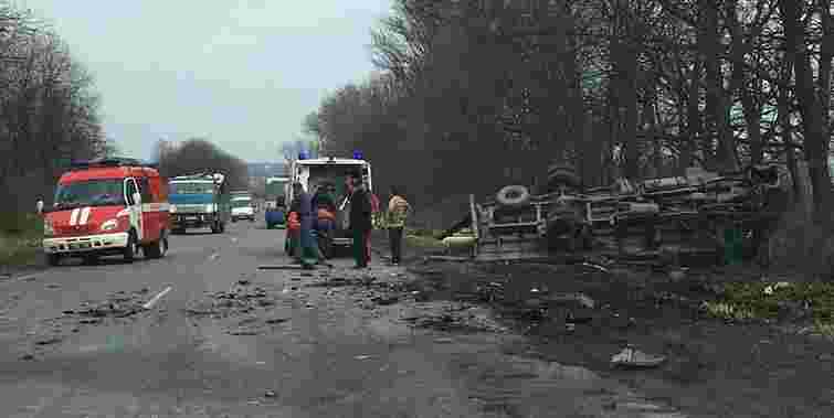 Внаслідок зіткнення з вантажівкою на Львівщині загинув водій легковика