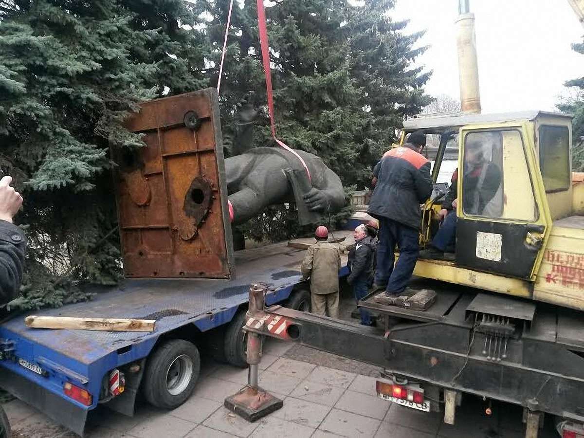 У Маріуполі демонтували пам'ятник Орджонікідзе