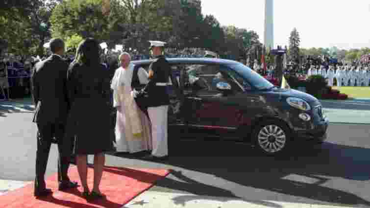 Автомобіль, який використав Папа Римський під час візиту в США, продали на аукціоні за $300 тис.