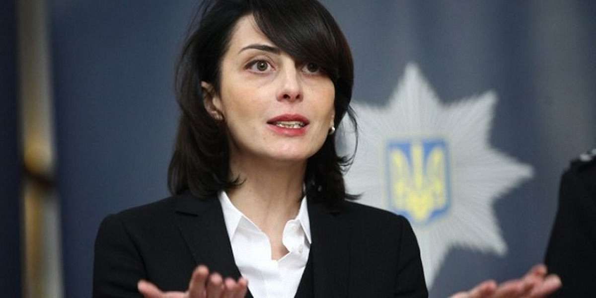 Голова Нацполіції Деканоїдзе просить РНБО втрутитись у ситуацію з бурштином на Рівненщині
