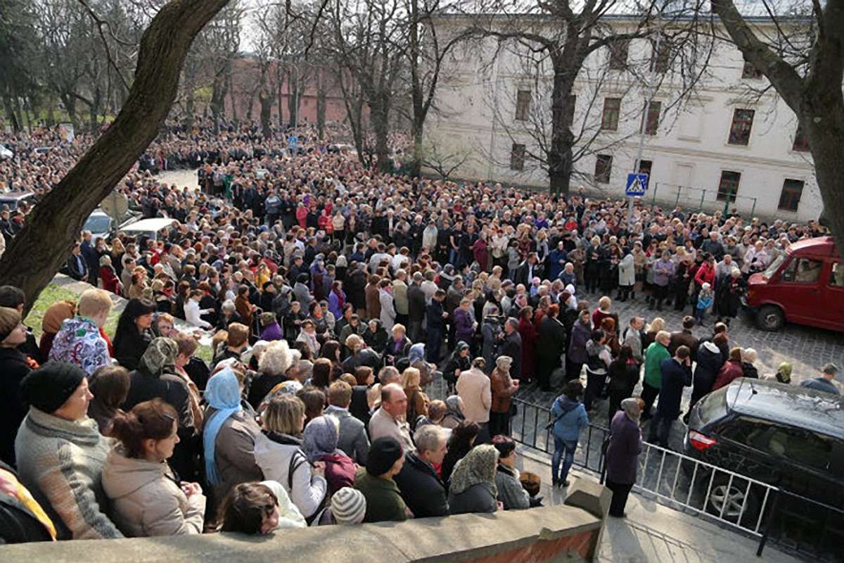 На час проведення хресної ходи УГКЦ у центрі Львова обмежать рух транспорту