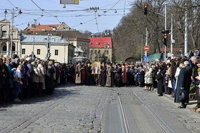 Десятки тисяч львів'ян взяли участь у традиційній хресній ході