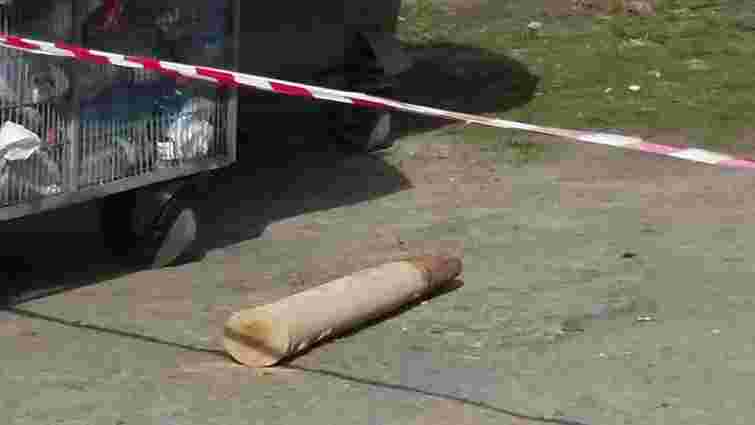 У Львові біля сміттєвого баку знайшли артилерійський снаряд