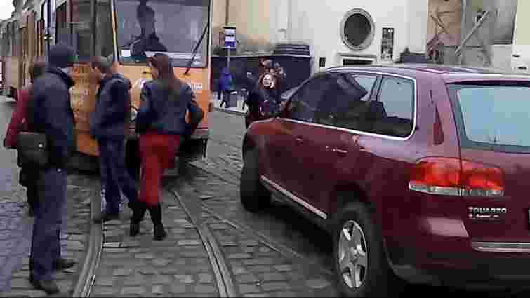 Львівська поліція через півтора місяця розшукала і оштрафувала скандальну водійку 