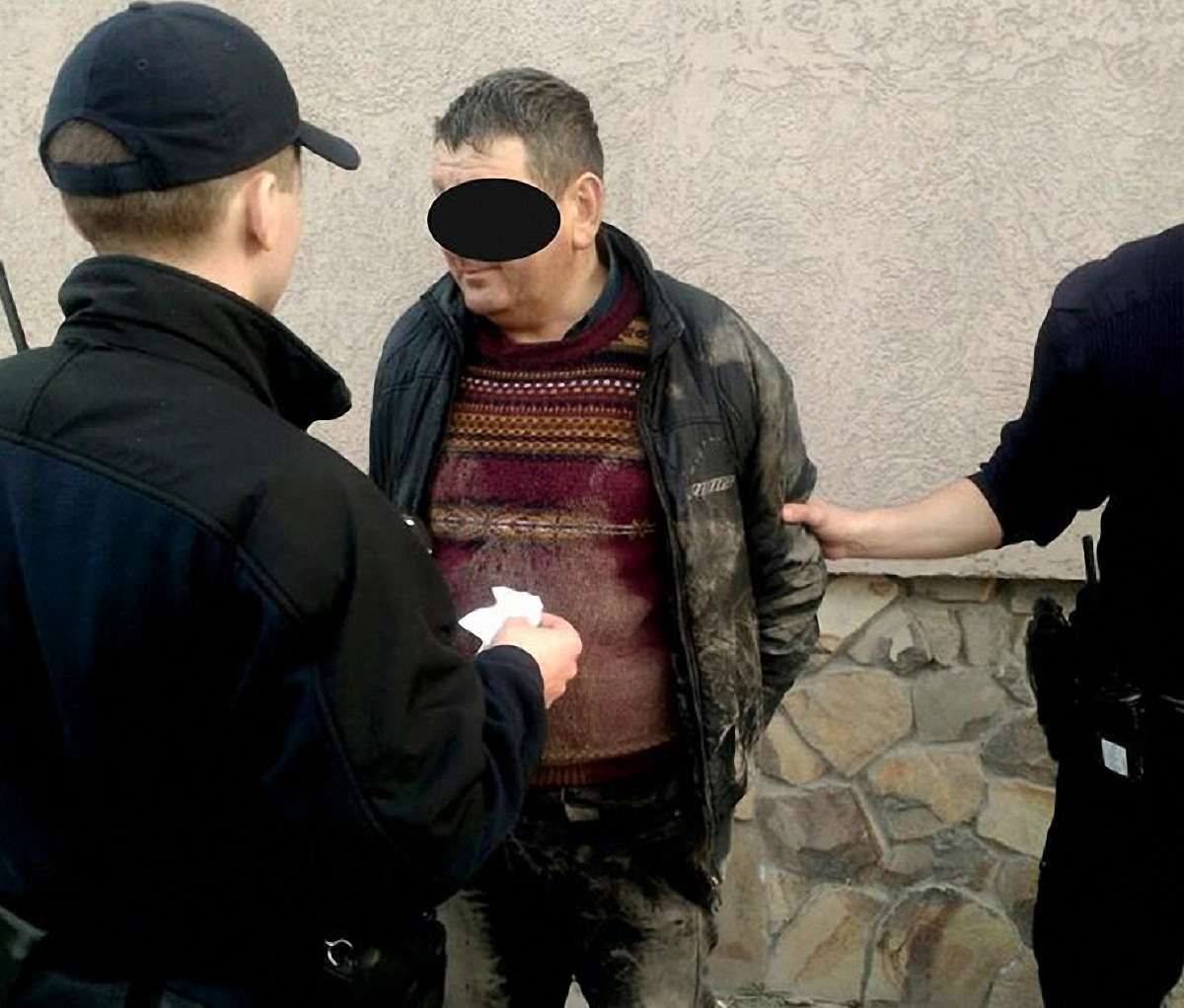 У Львові патрульні затримали чоловіка, що перебував у розшуку