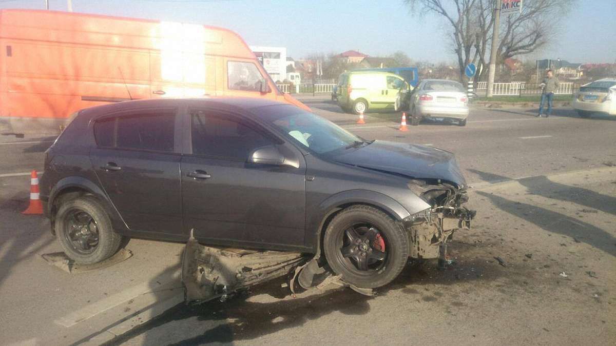У Львові внаслідок ДТП травмувалися двоє людей