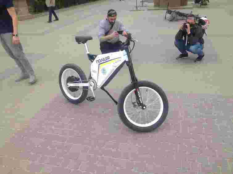 Тернопільські патрульні пересядуть на електробайки