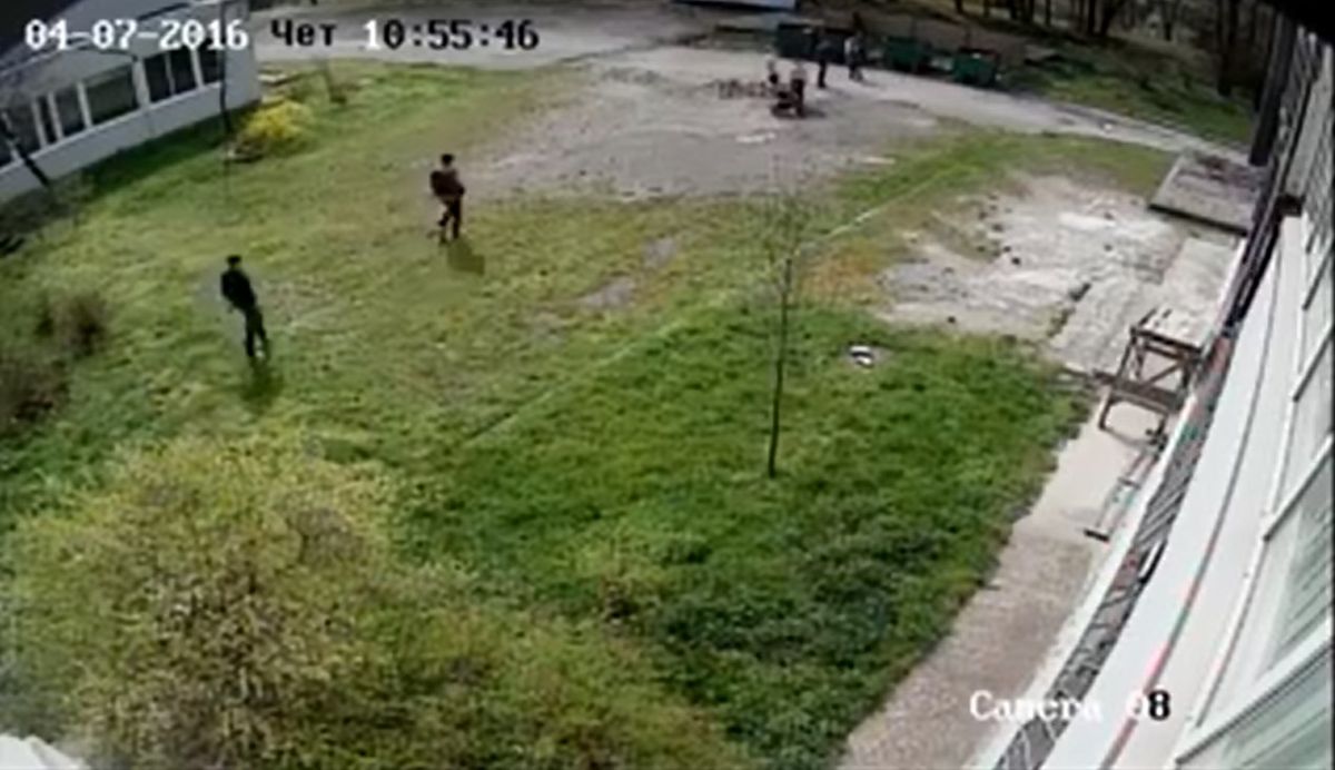 У Львові молода жінка із палицею з цвяхами напала на бабусю з онучкою