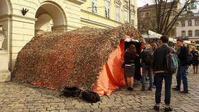 Волонтери передали військовим журналістам у зоні АТО унікальний намет за $5 тис.